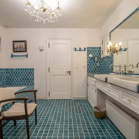 La Pierre Villa *