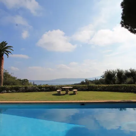 La Pierre Villa *